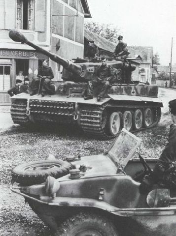 Tiger del S. Pz. Abt. 101 en Morgny, Normandía. Junio de 1944