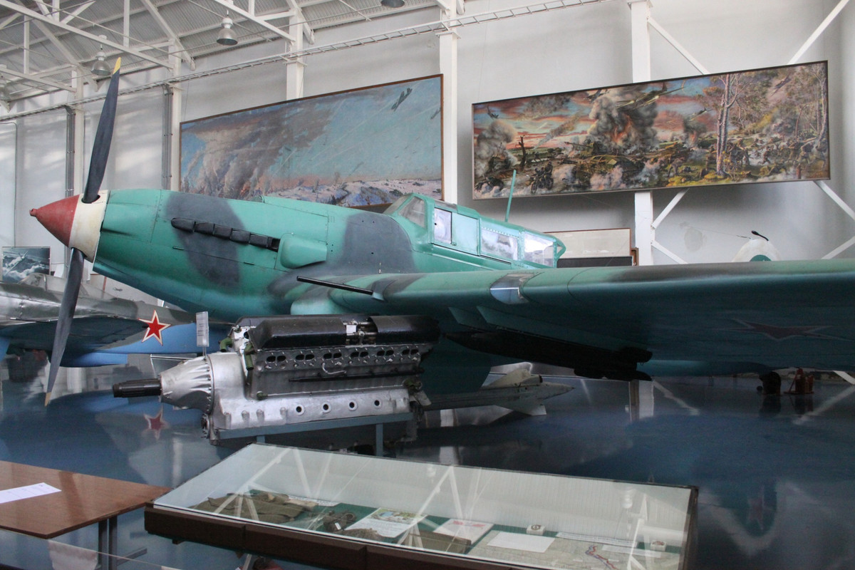 Ilyushin l-2 se encuentra en Museo de la Aviación en Moñino, Rusia. Fuselaje Nº 301060, construido por la Planta Nº 30 de Moscú