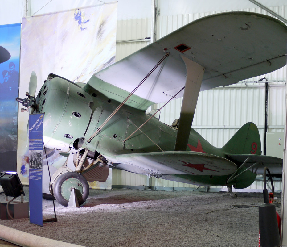 Polikarpov I-153 conservado en el Musée de lAir et de lEspace Le Bourget, París, Francia