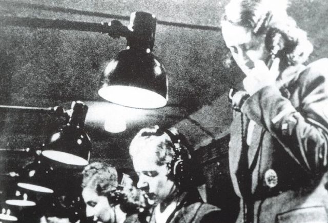 Personal femenino de la Luftwaffe coordinando la defensa de los cielos de Alemania