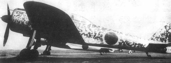Este Ki-43-II Otsu, en China a mediados de 1943, fue financiado mediante una suscripción pública para tiempos de guerra, bautizado como Avión Aikoku, Patriótico, Nº 2068