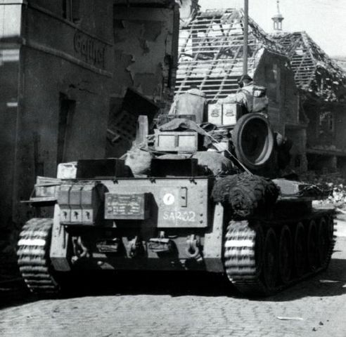 Cromwell en el pueblo en ruinas de Borken. Marzo 1945