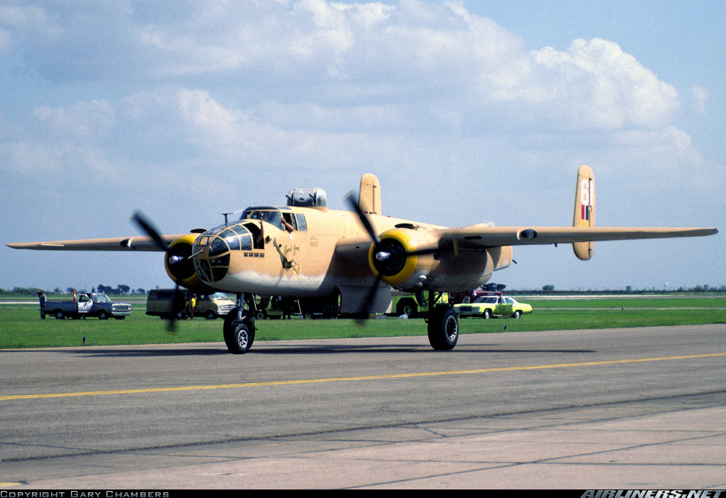North American B-25J-20NC número de Serie 108-33162 N10564 6M Carol Jean conservado en el Steven F. Udvar-Hazy Center en Chantilly, Virginia
