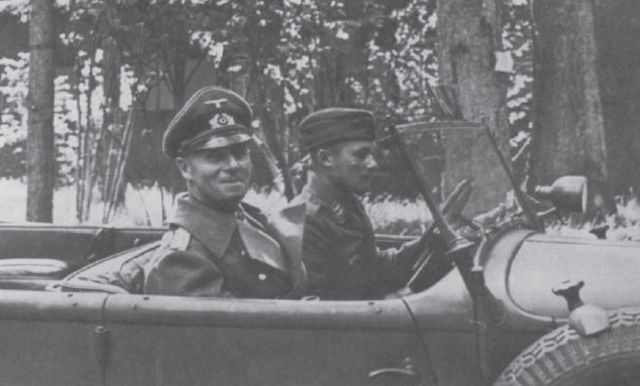 Un alegre Rommel, en el Cuartel General de Hitler en Rastenburg. Primavera de 1942