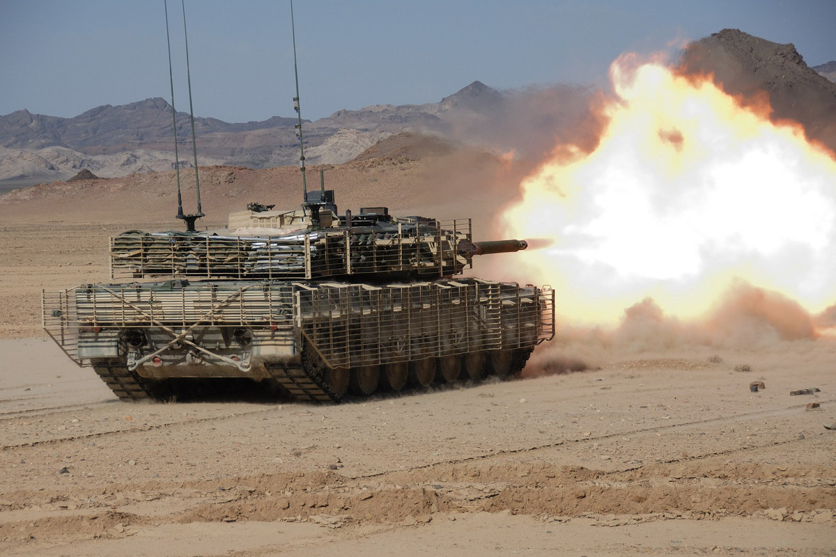 Leopard-2_A6_M-_CAN-_Tank-2.jpg
