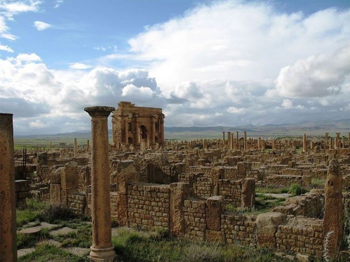 [Image: thanh-pho-timgad.jpg]