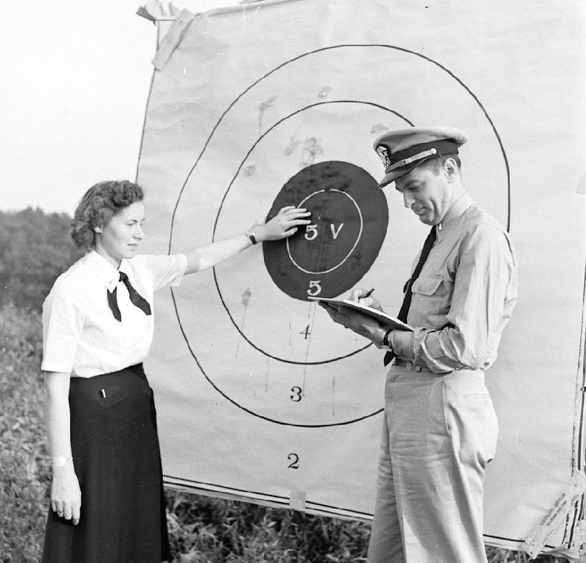 WAVES, practicas de tiro, 1943