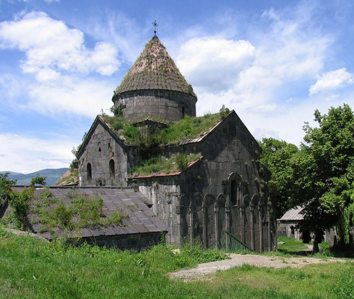 [Image: tu-vien-_Sanahin-2.jpg]