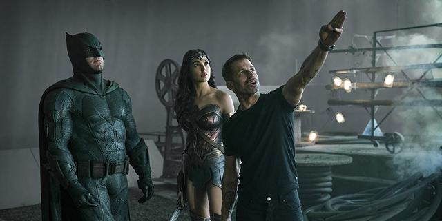 Zack-_Snyder-with-_Ben-_Affleck-and-_Gal-_Gadot-on-the-set-of-_Justice.jpg