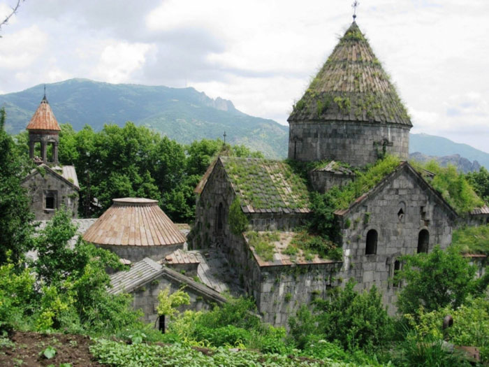 [Image: tu-vien-_Sanahin-1.jpg]