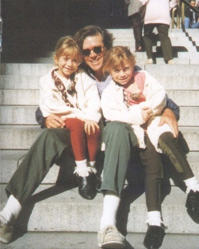 Ashley and Mary-Kate Olsen with their father