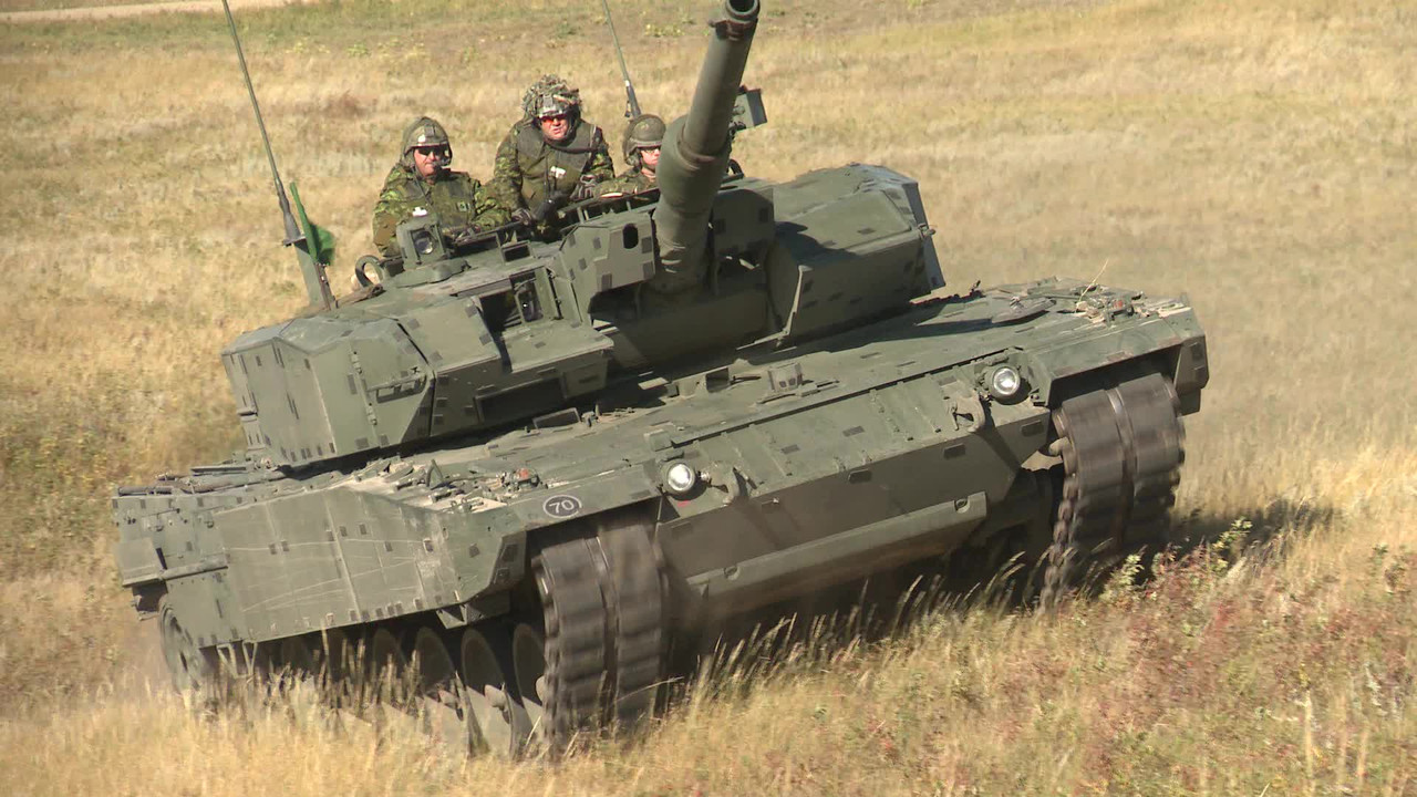 1-military-leopard-2a4-tank.jpg