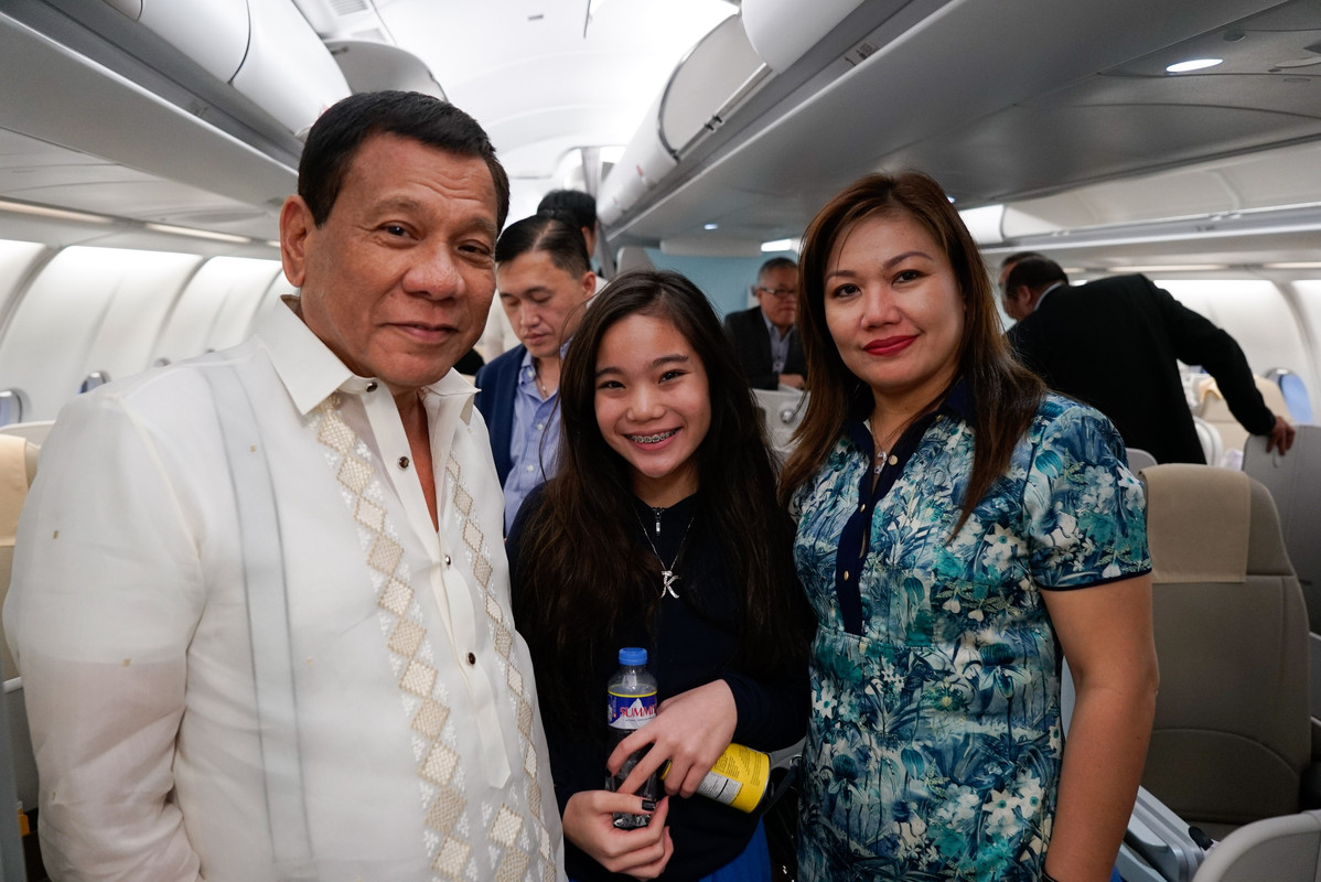 President Rodrigo Roa Duterte, his partner Honeylet and their daughter Veronica pose for a photo